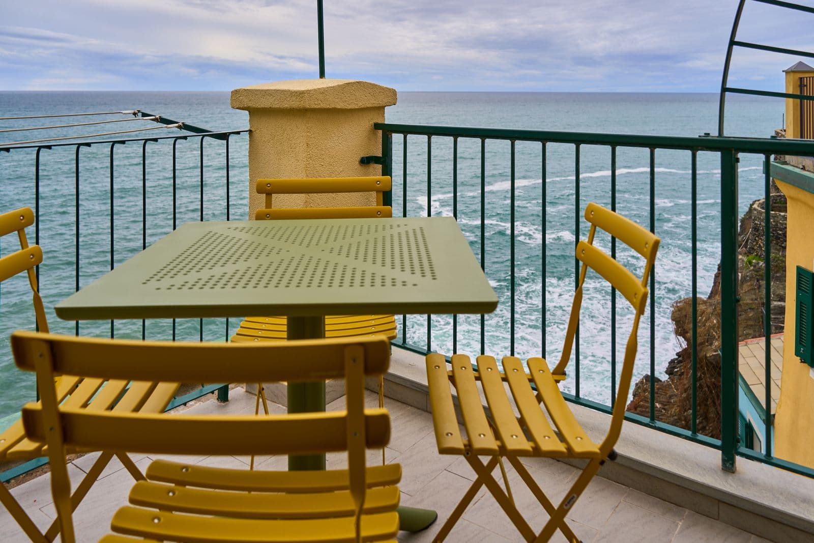 Bluff-top home with ocean view patio